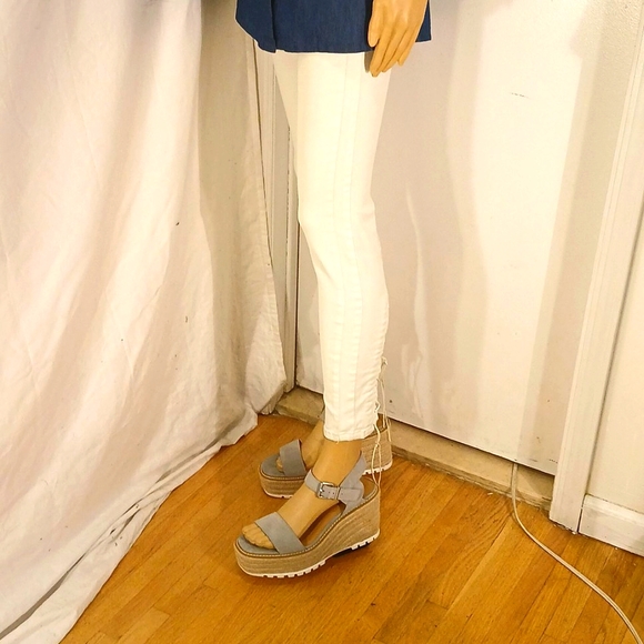 Gorgeous NWOT Crown Vintage Light Grey Suede Platform Wedge Espadrilles. - Picture 11 of 16